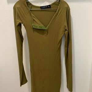 Green long sleeve dress